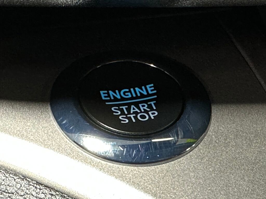 Used 2023 Ford Explorer XLT image 17