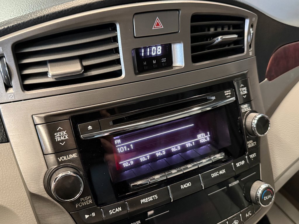 Used 2012 Toyota Avalon Limited image 11