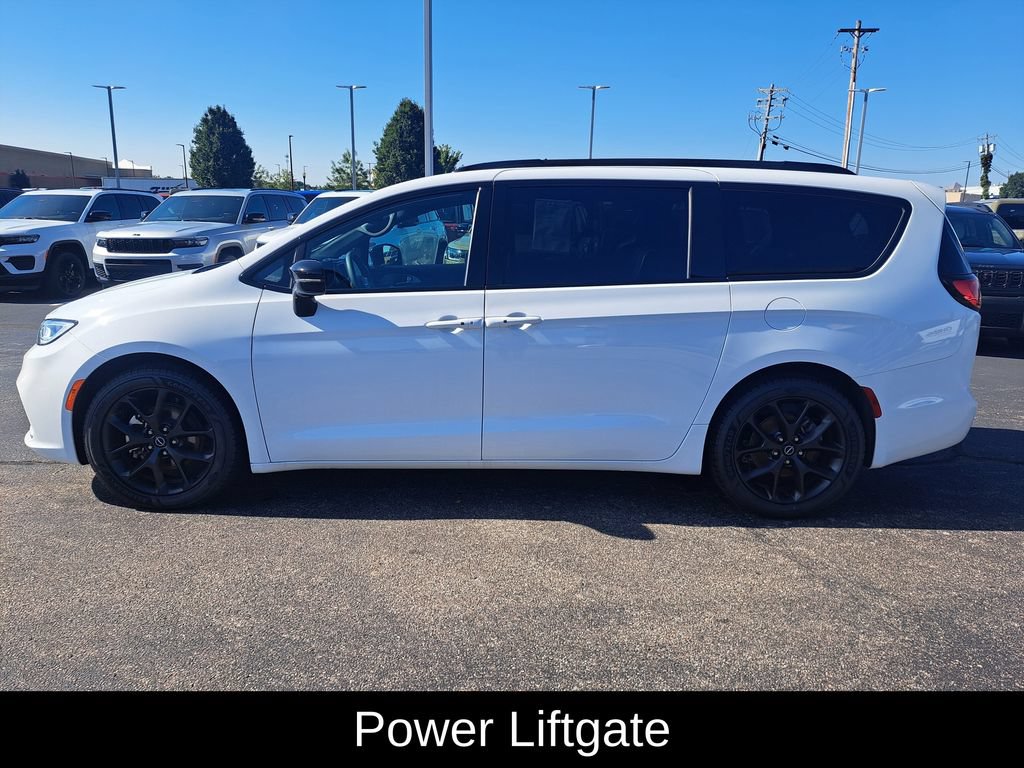 Used 2025 Chrysler Pacifica Limited FWD image 6