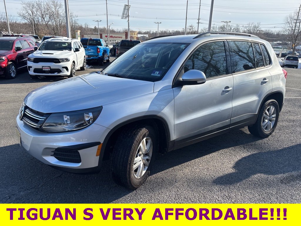 Used 2015 Volkswagen Tiguan S image 1