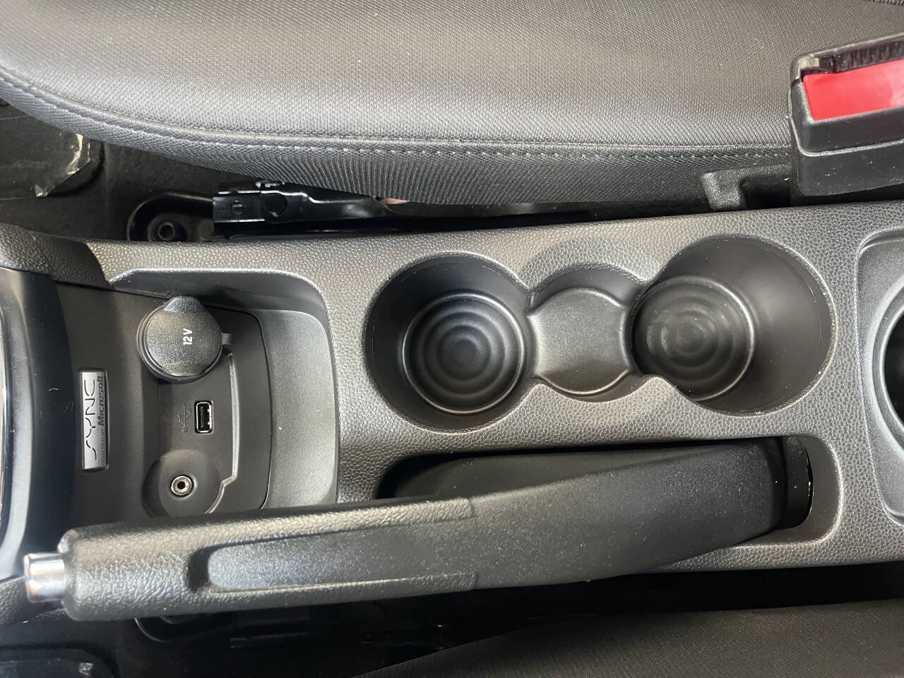 Used 2013 Ford Fiesta SE image 23