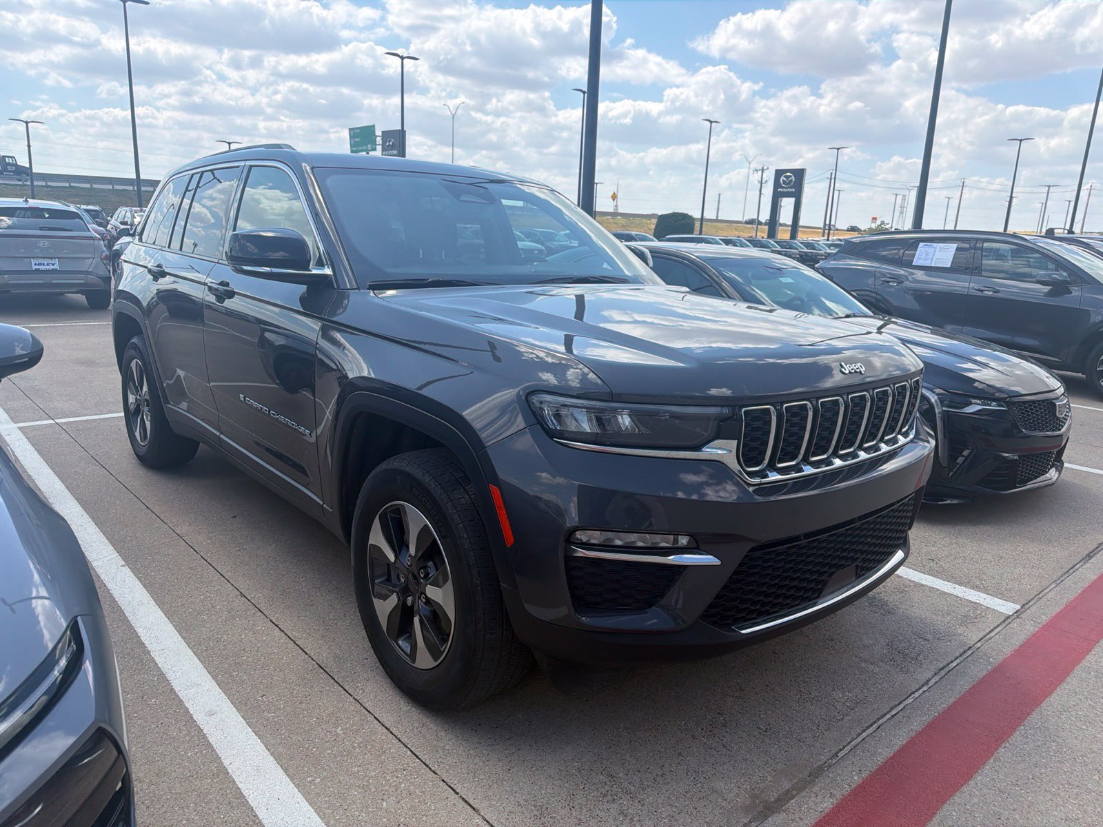 Used 2023 Jeep Grand Cherokee 4WD 4xe image 3