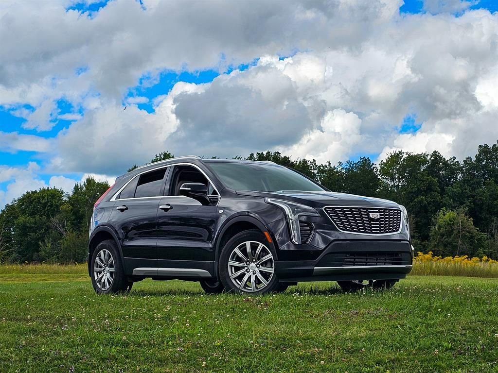 Used 2022 Cadillac XT4 Premium Luxury w/ Enhanced Visibility Package image 2