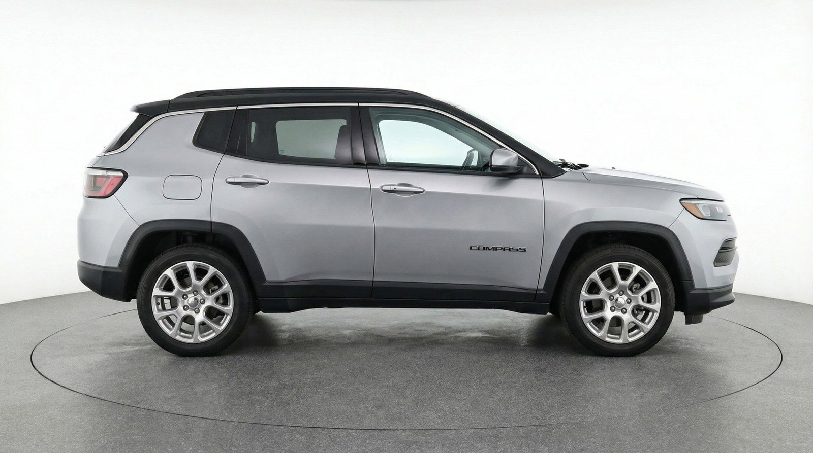 Used 2025 Jeep Compass Limited image 8