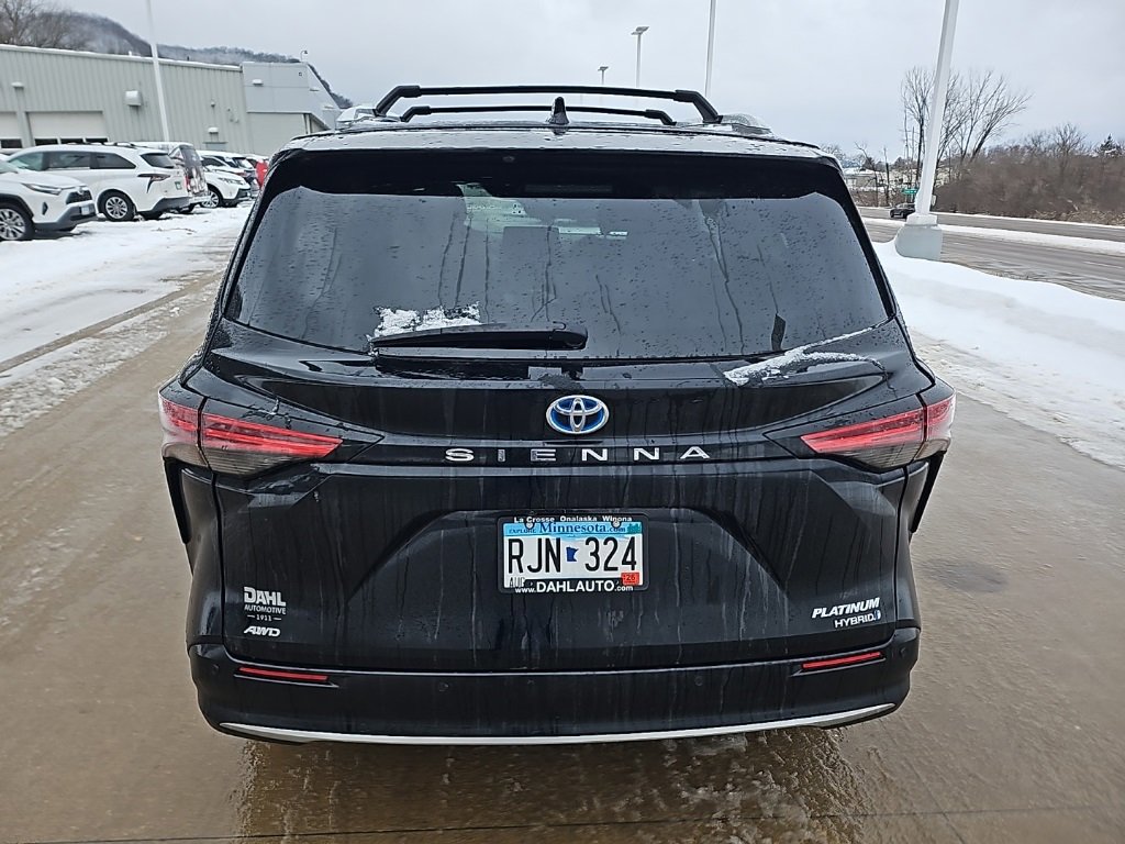 Used 2024 Toyota Sienna Platinum image 11