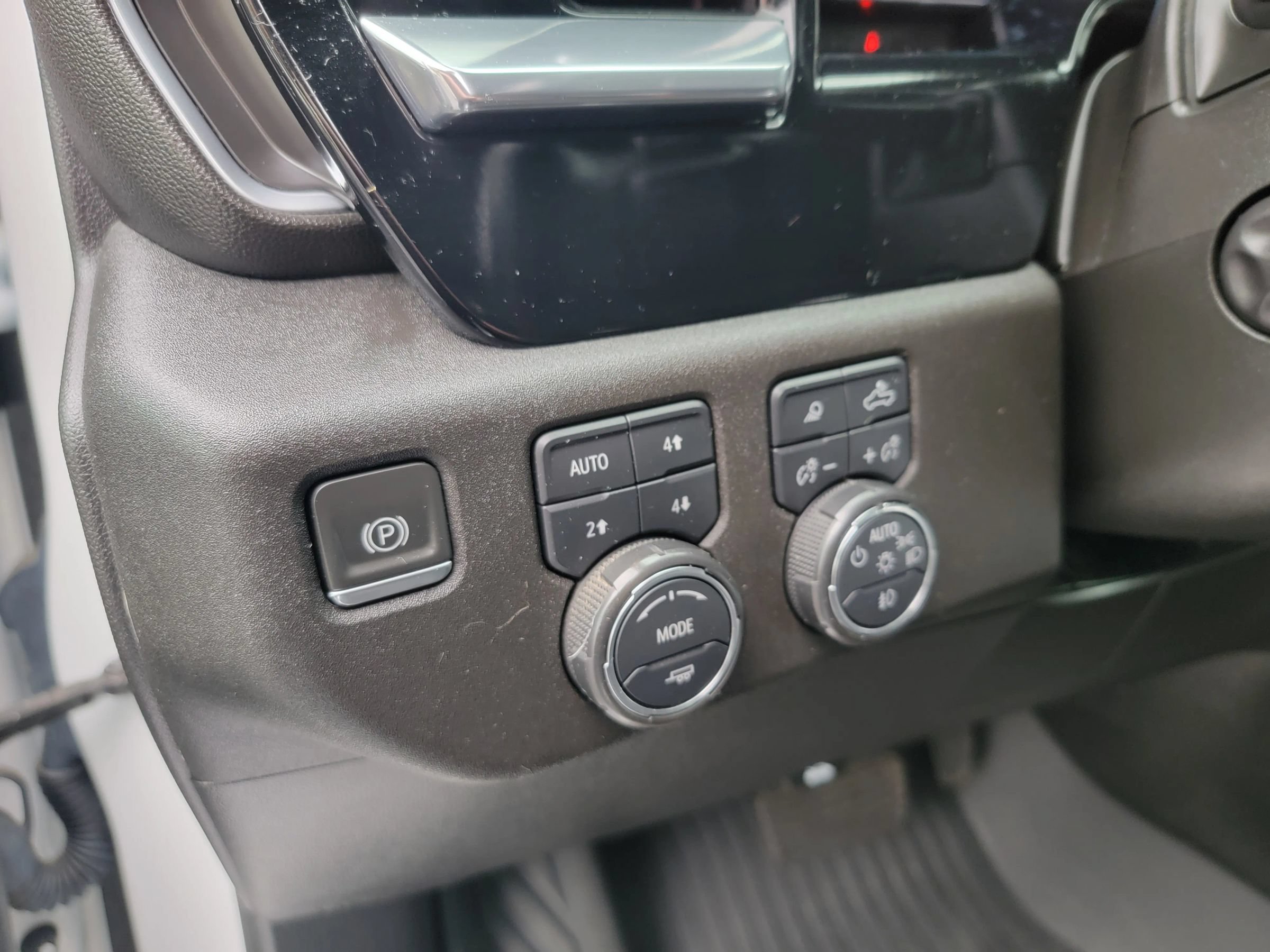 Used 2024 Chevrolet Silverado 1500 LTZ AWD/4WD image 17
