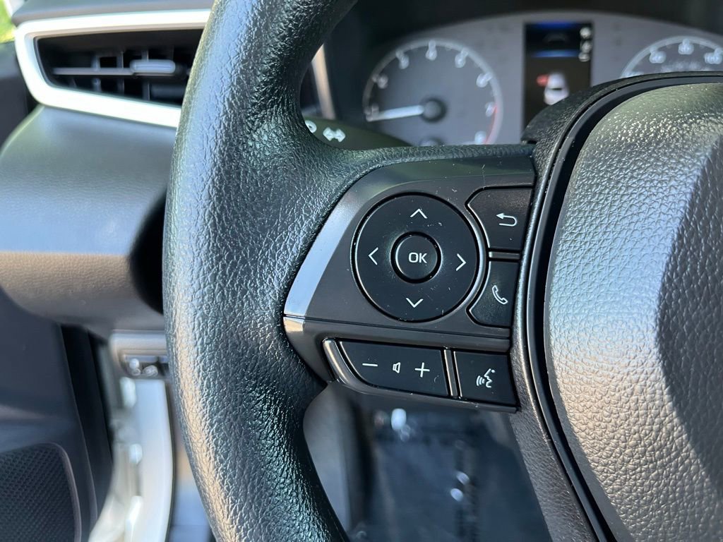 Used 2025 Toyota Corolla LE image 28