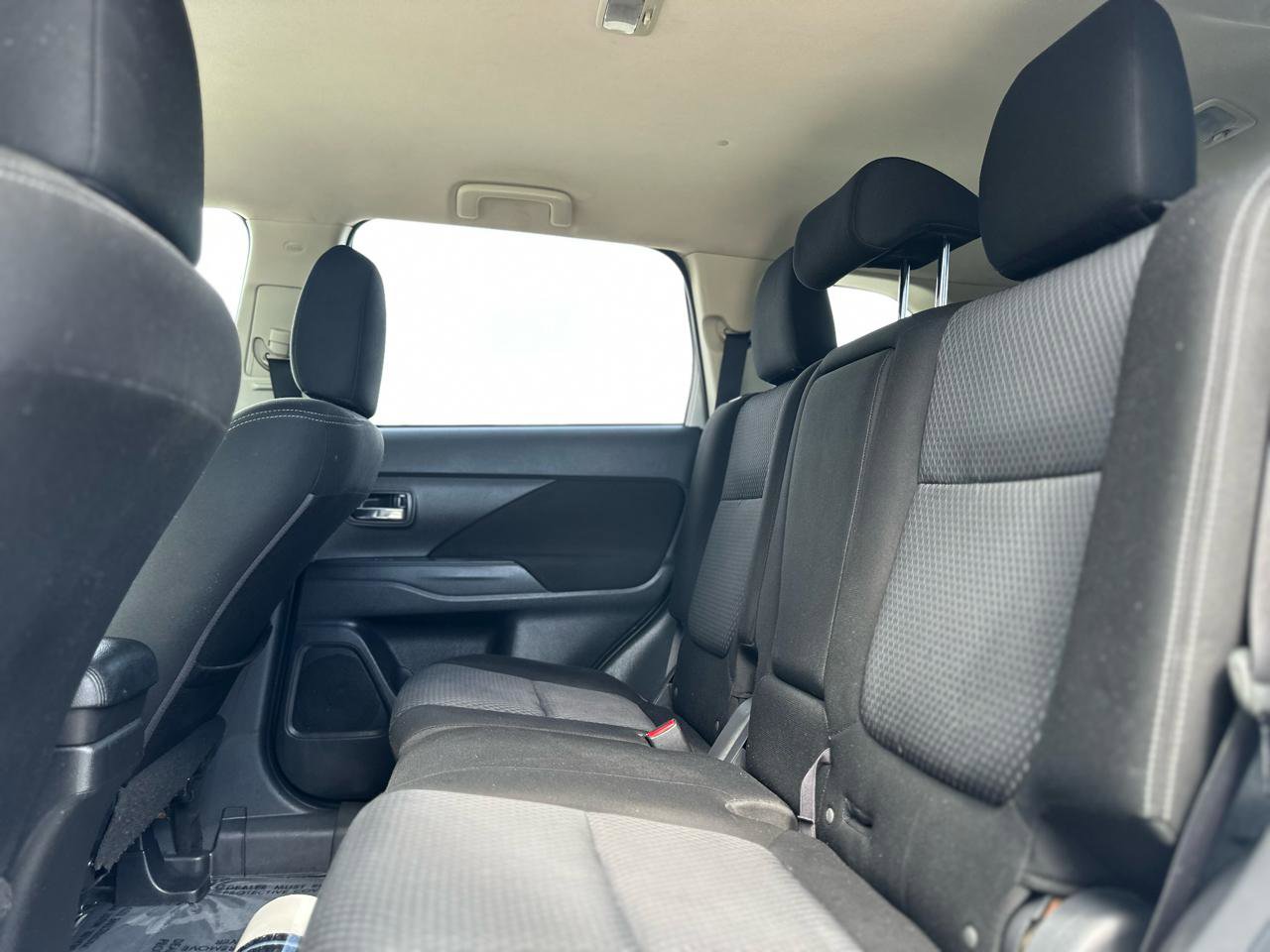 Used 2017 Mitsubishi Outlander SE AWD/4WD image 14