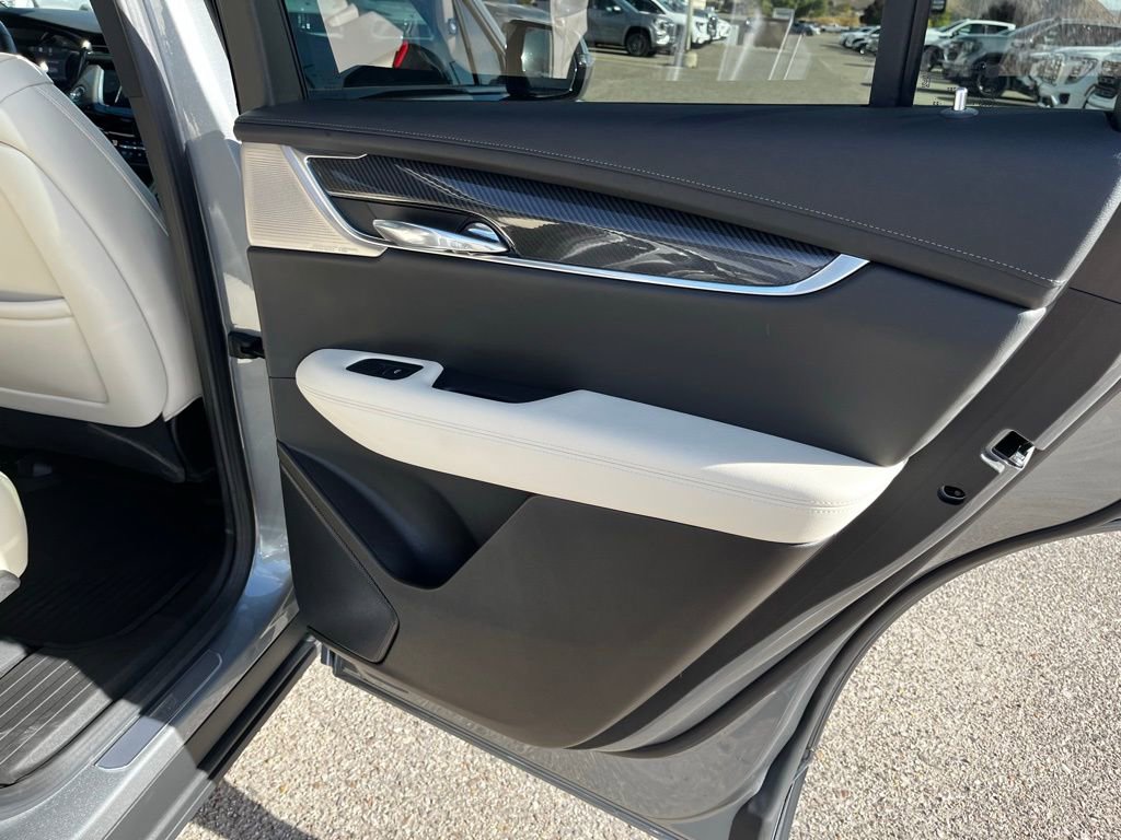 Used 2024 Cadillac XT6 Sport w/ Technology Package image 26