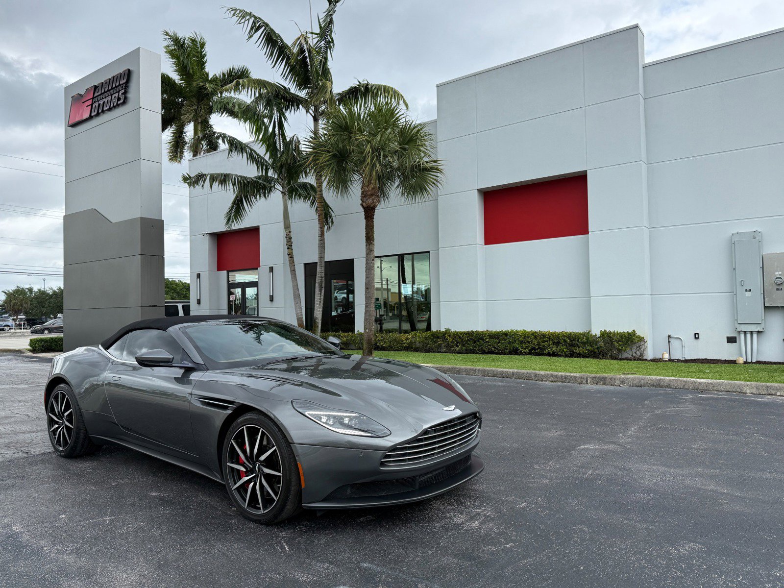 Used 2020 Aston Martin DB11 Volante RWD image 27