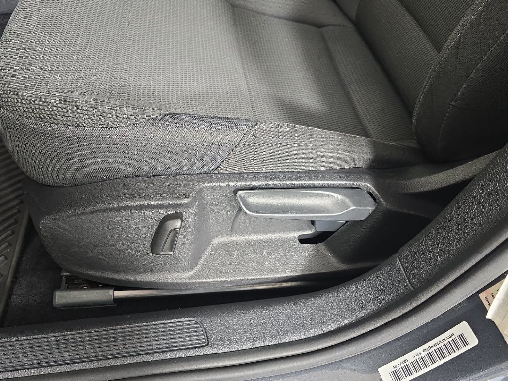 Used 2016 Volkswagen Golf S FWD image 25