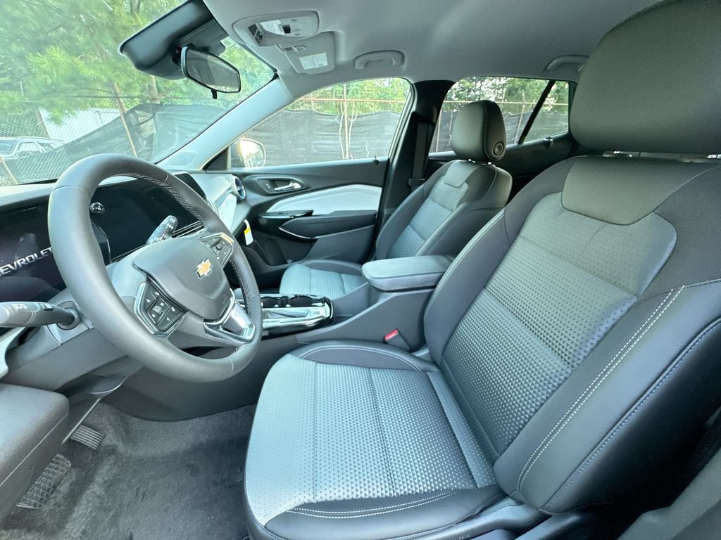 New 2026 Chevrolet Trax LT w/ LT Convenience Package FWD image 13