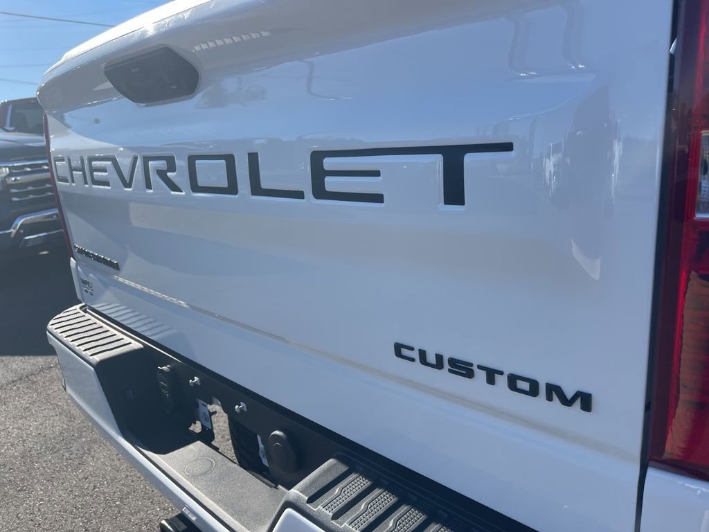 Used 2025 Chevrolet Silverado 1500 Custom w/ Turbomax Blackout Package image 32