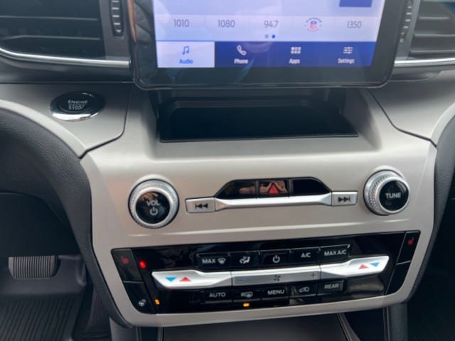 Certified 2022 Ford Explorer XLT w/ Equipment Group 202A AWD/4WD image 17