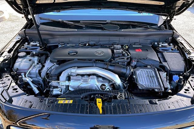 Used 2025 Mercedes-Benz GLB 250 4MATIC image 32