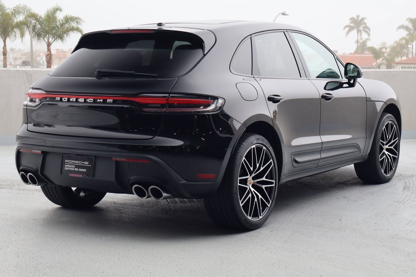 Certified 2025 Porsche Macan image 9