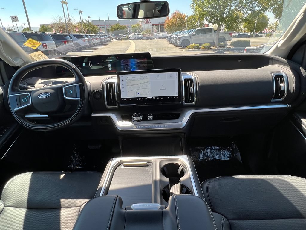 Used 2025 Ford Expedition Platinum w/ Driver's Package AWD/4WD image 24
