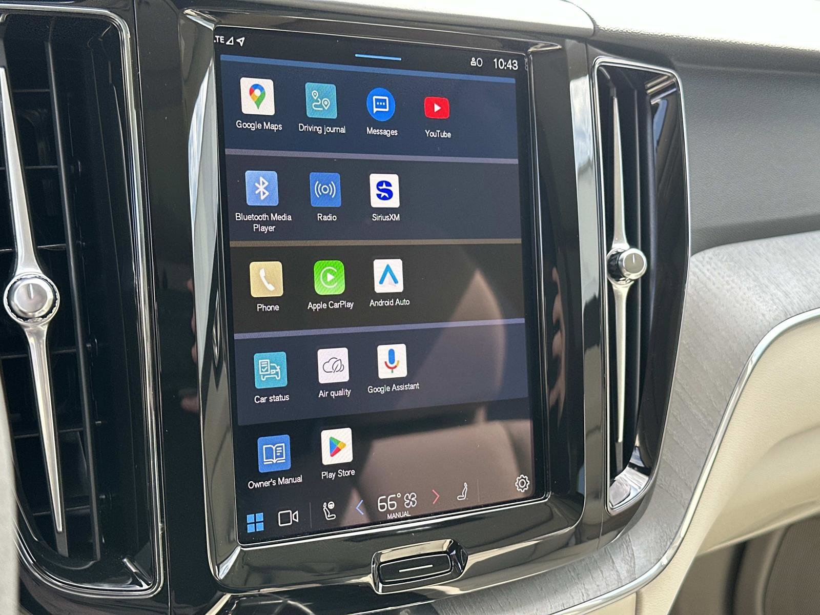 Certified 2025 Volvo XC60 T8 Plus w/ Protection Package Premier image 11