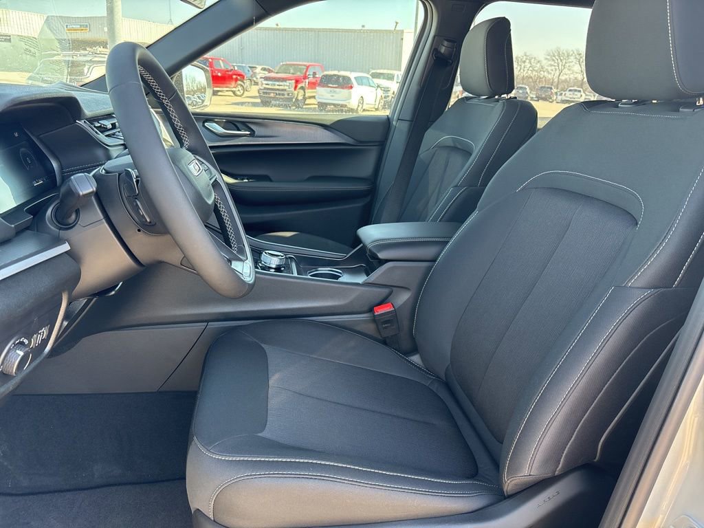 New 2026 Jeep Grand Cherokee L Laredo w/ MOPAR Finishing Package image 10