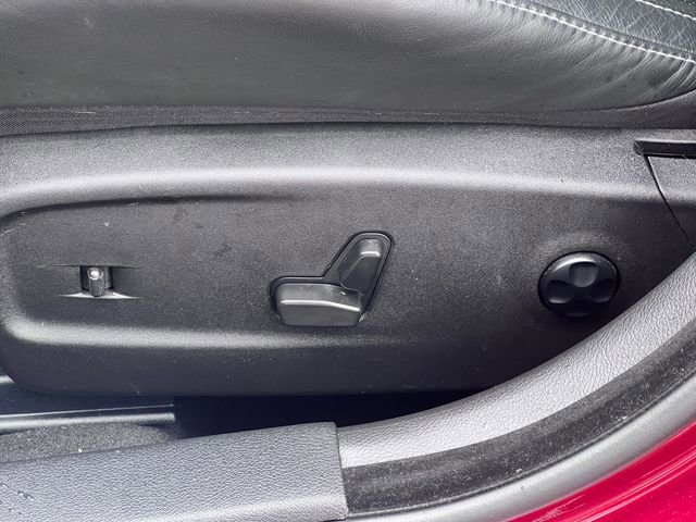 Used 2023 Chrysler 300 C image 16