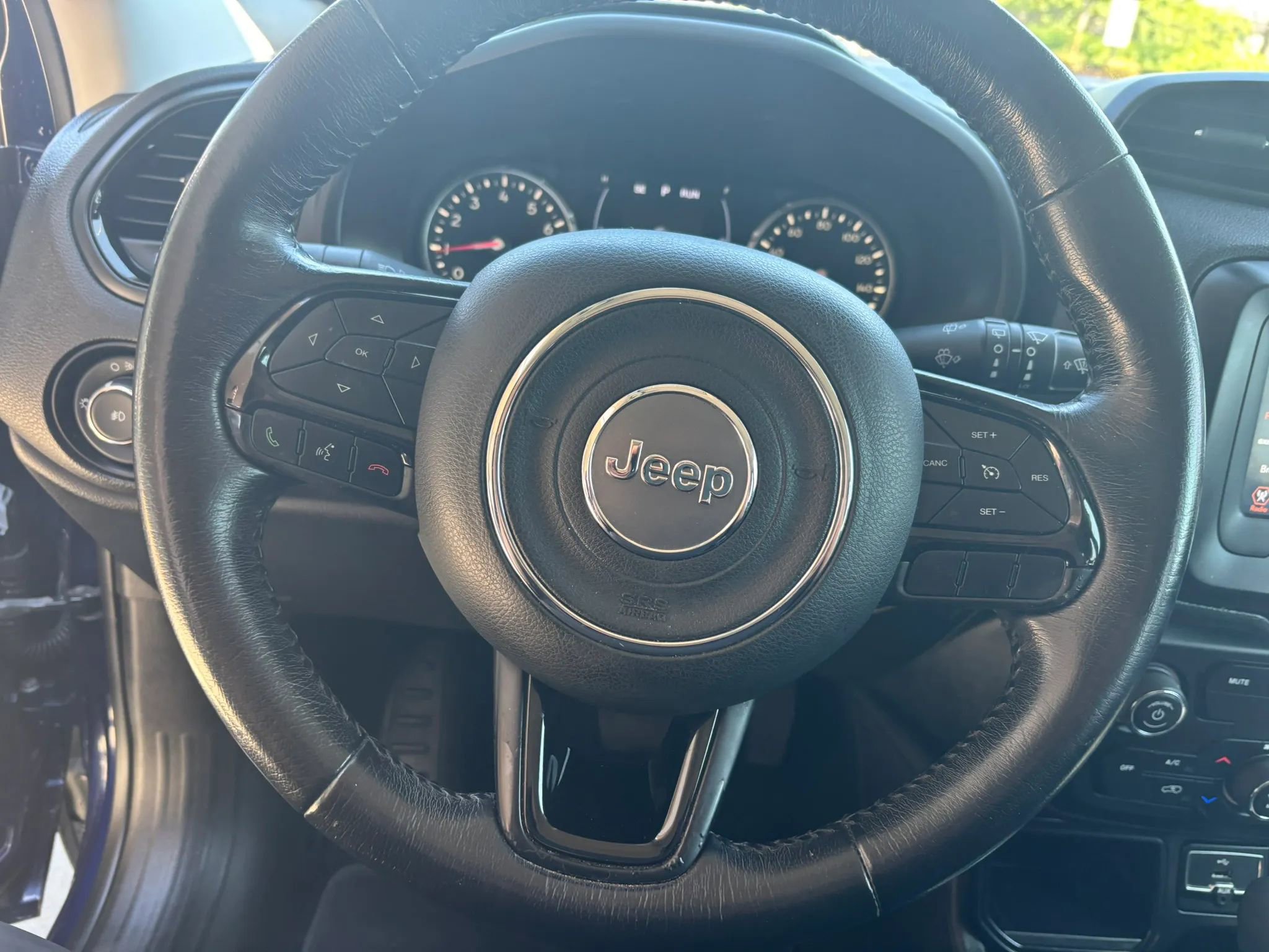 Used 2018 Jeep Renegade Altitude FWD image 11