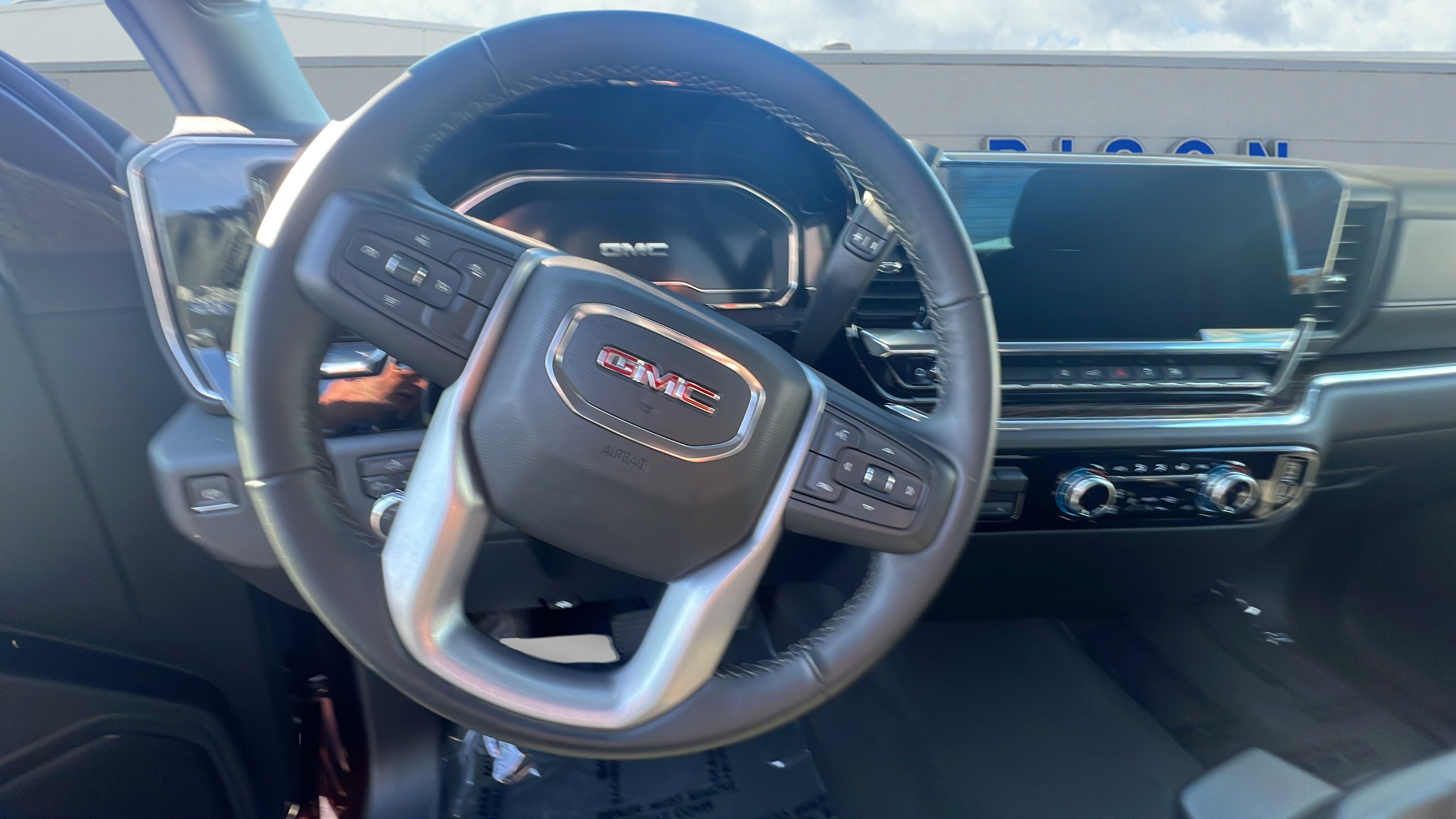 Used 2024 GMC Sierra 2500 SLE image 15