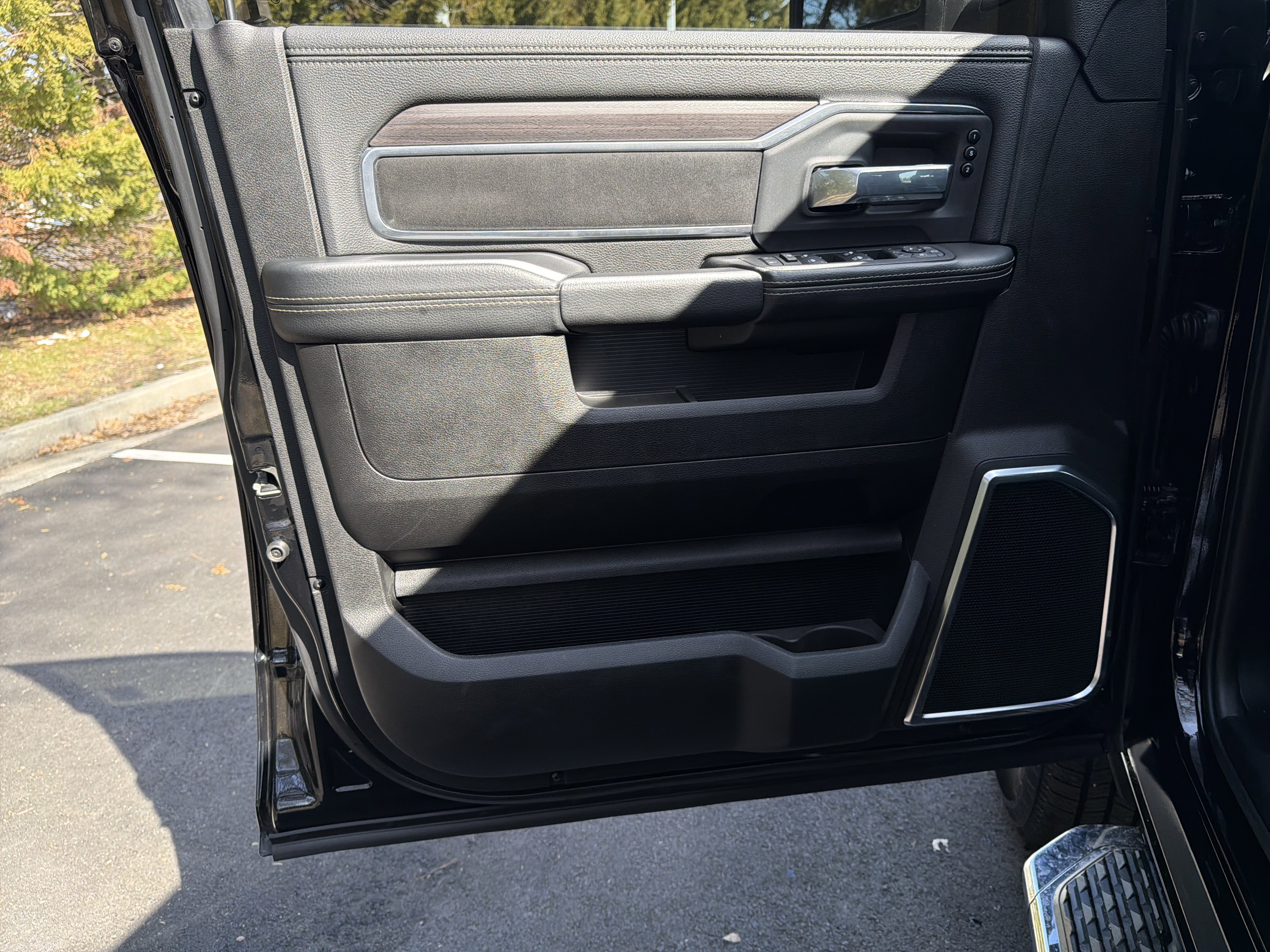 Used 2025 RAM 3500 Laramie image 14