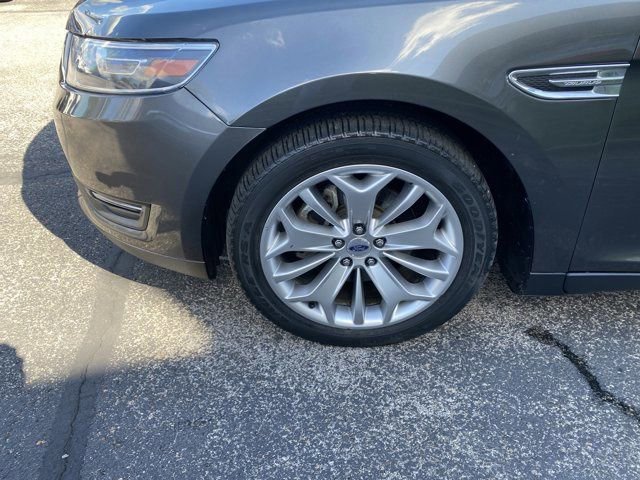 Used 2018 Ford Taurus Limited image 4