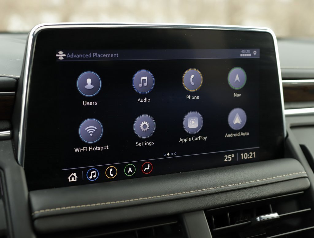 Used 2021 Chevrolet Tahoe Premier w/ Premium Package image 15