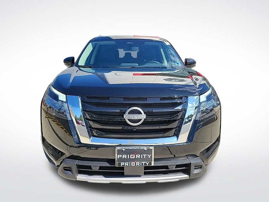 Used 2025 Nissan Pathfinder SL AWD/4WD image 7