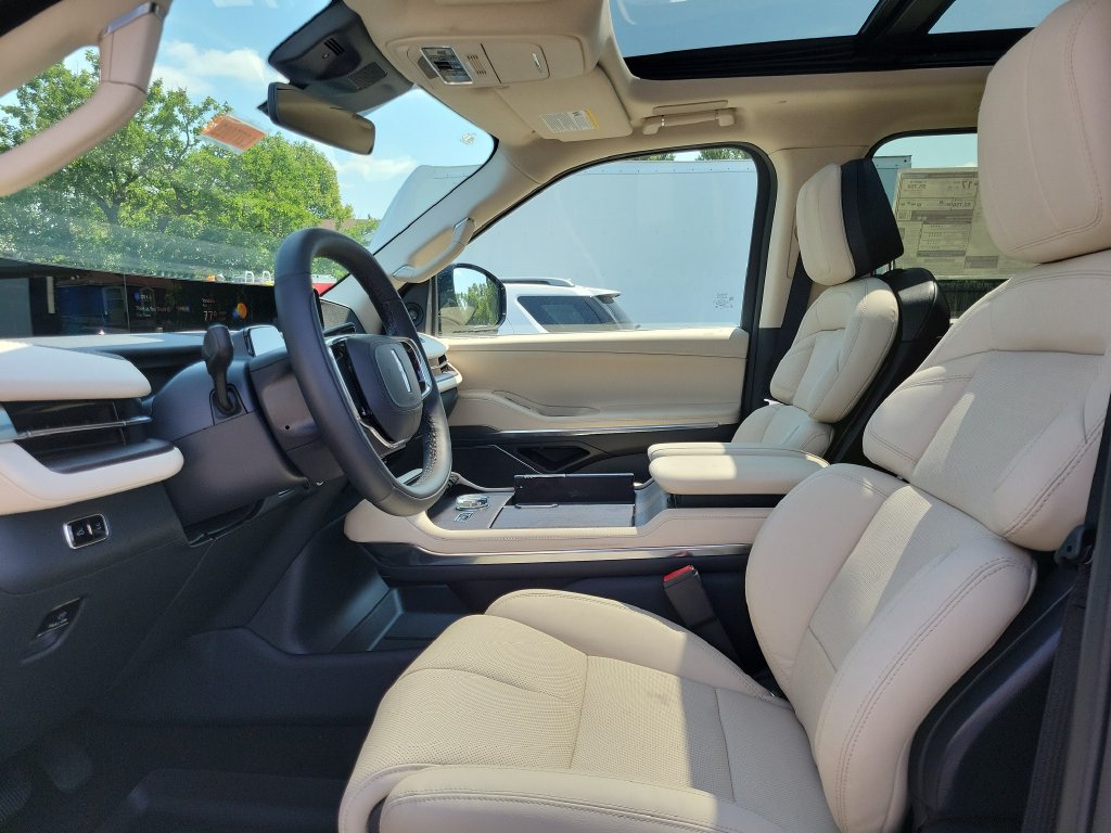 New 2027 Lincoln Navigator L Reserve AWD/4WD image 18