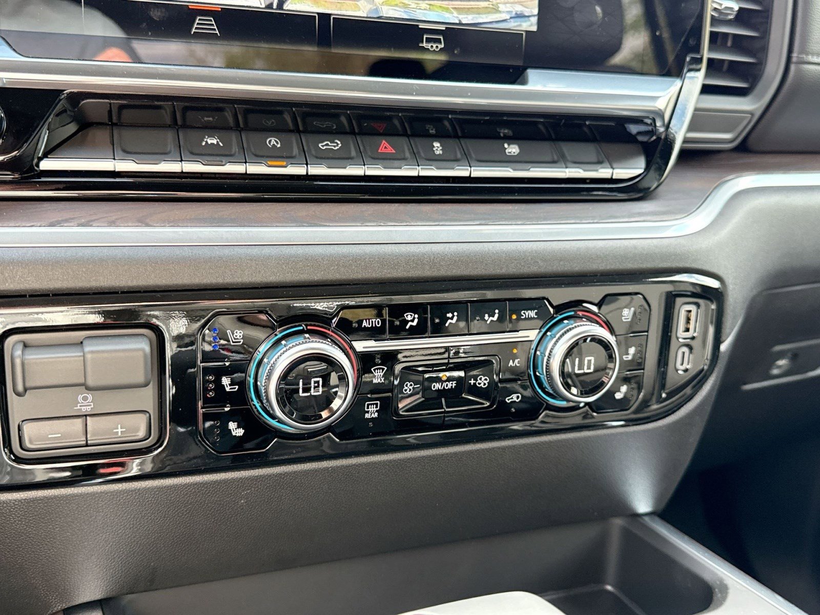 New 2026 GMC Sierra 1500 SLT w/ SLT Premium Package image 19