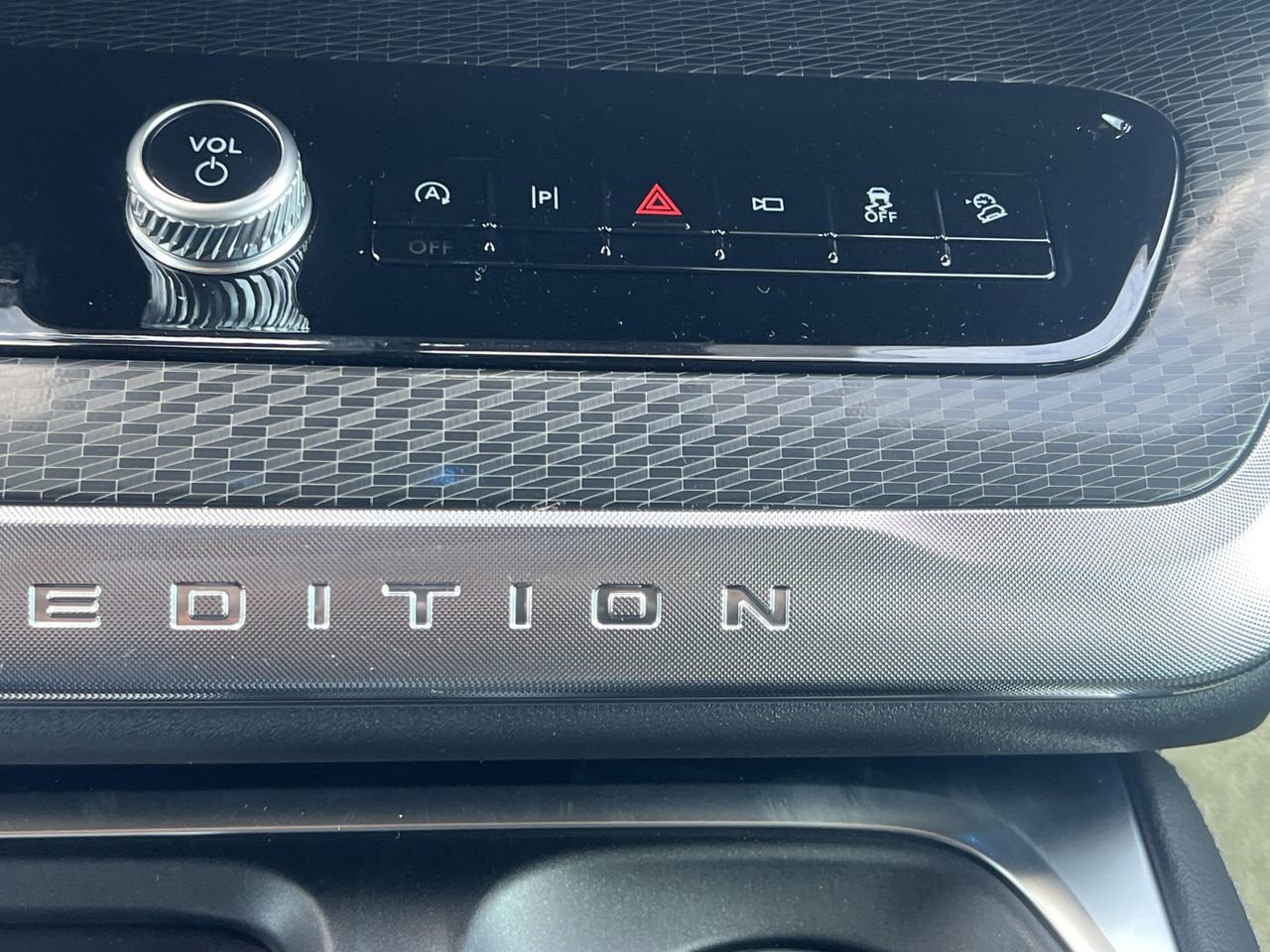 New 2025 Ford Expedition Platinum w/ Stealth Performance Package AWD/4WD image 7