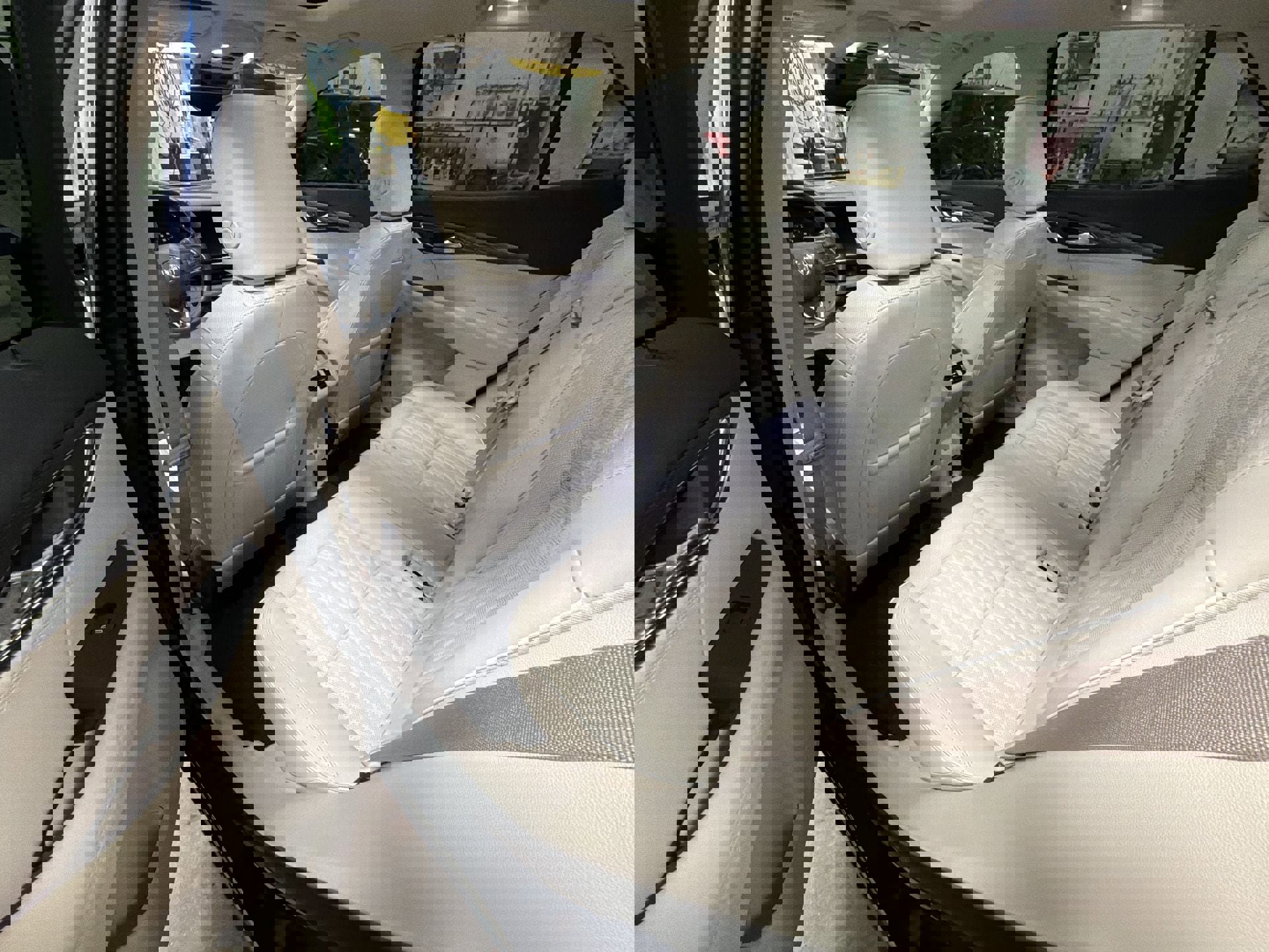 Used 2023 Buick Envision Avenir image 25