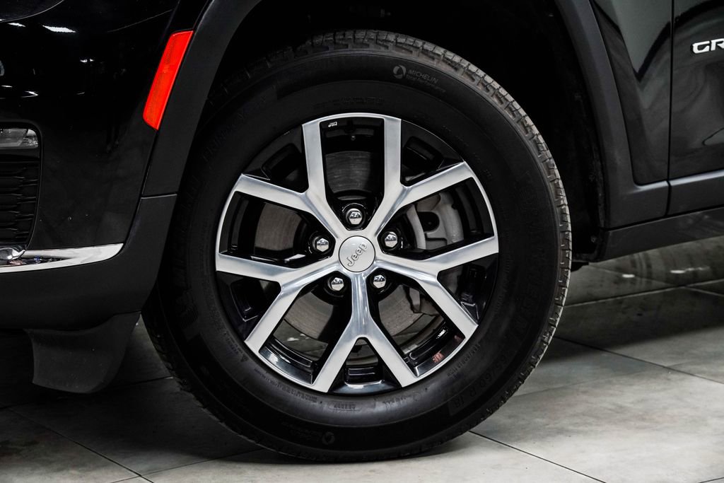 Used 2023 Jeep Grand Cherokee L Limited image 3