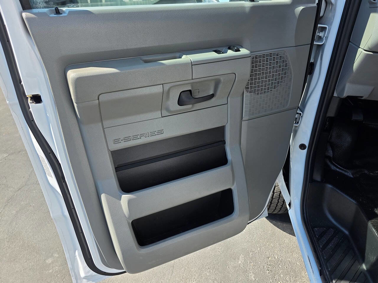 Used 2019 Ford E-350 and Econoline 350 Super Duty w/ Power Windows & Locks Group image 21