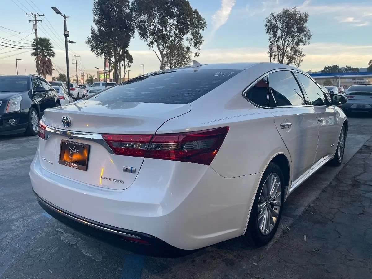 Used 2018 Toyota Avalon Limited FWD image 5