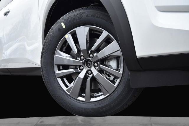 New 2025 Nissan Pathfinder SV image 3