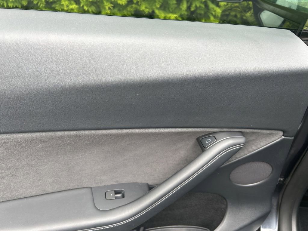 Used 2024 Tesla Model Y Long Range AWD/4WD image 27