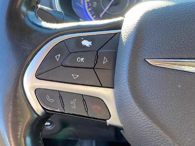 Used 2016 Chrysler 200 Limited w/ Convenience Group FWD image 10