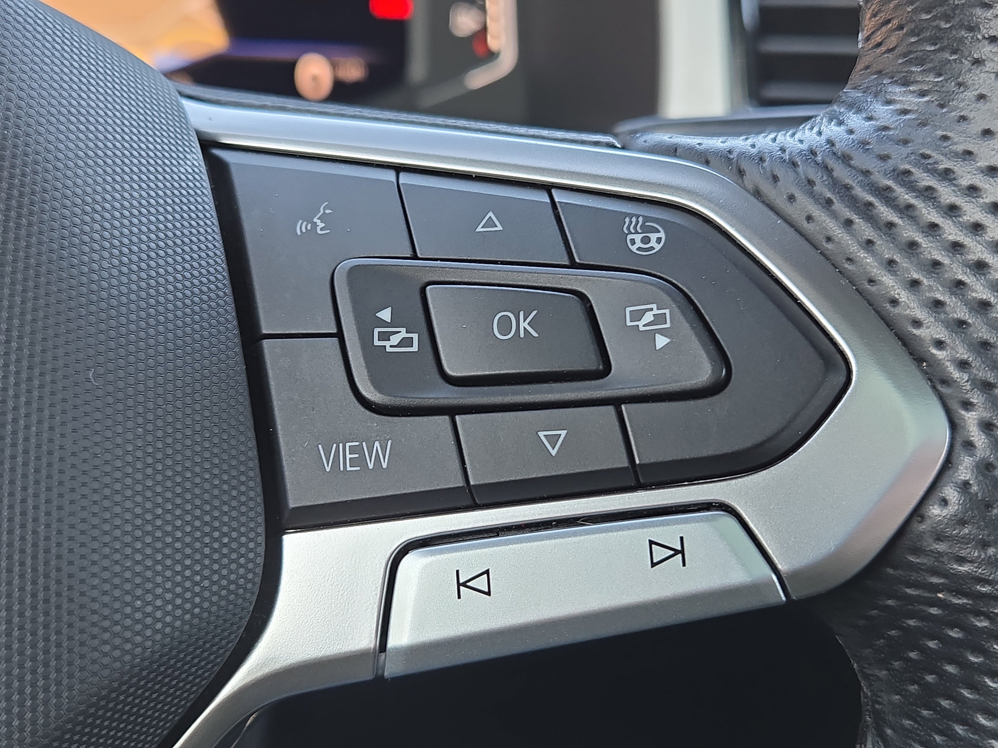 Used 2023 Volkswagen Atlas Cross Sport SEL R-Line image 33