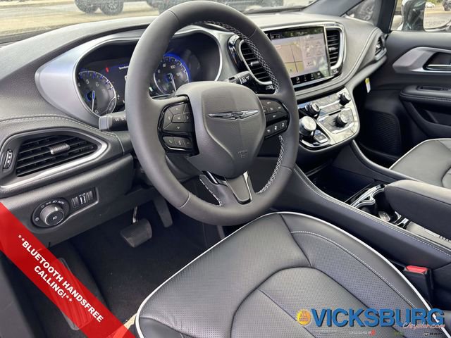 New 2026 Chrysler Pacifica Limited w/ S Appearance Package image 8