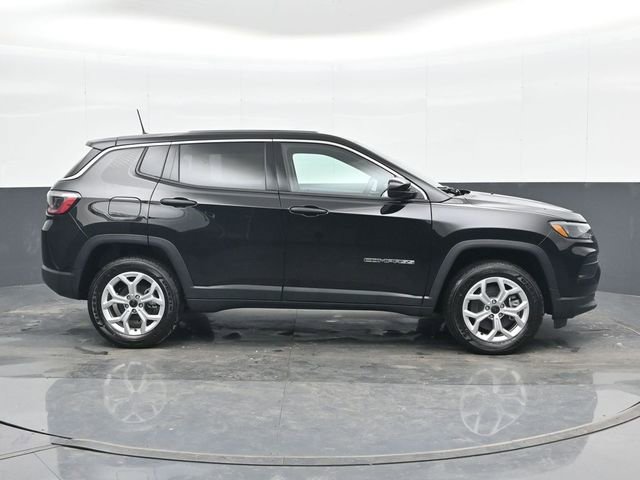 Used 2025 Jeep Compass Sport w/ Mopar Graphics Package AWD/4WD image 5