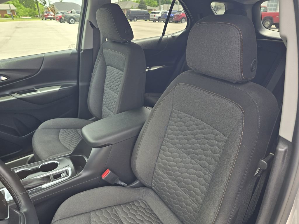 Used 2021 Chevrolet Equinox LT AWD/4WD image 12