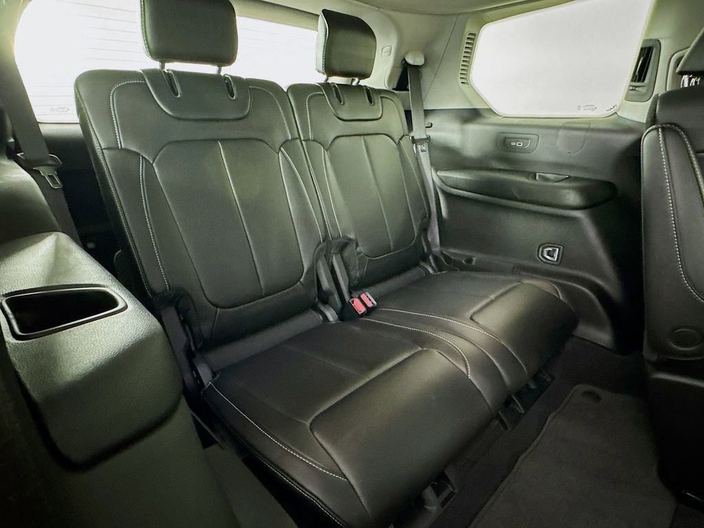 Used 2022 Jeep Grand Cherokee L Limited RWD image 34