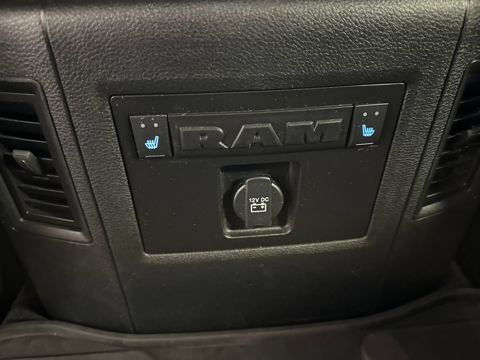 Used 2017 RAM 2500 Laramie w/ Convenience Group AWD/4WD image 27