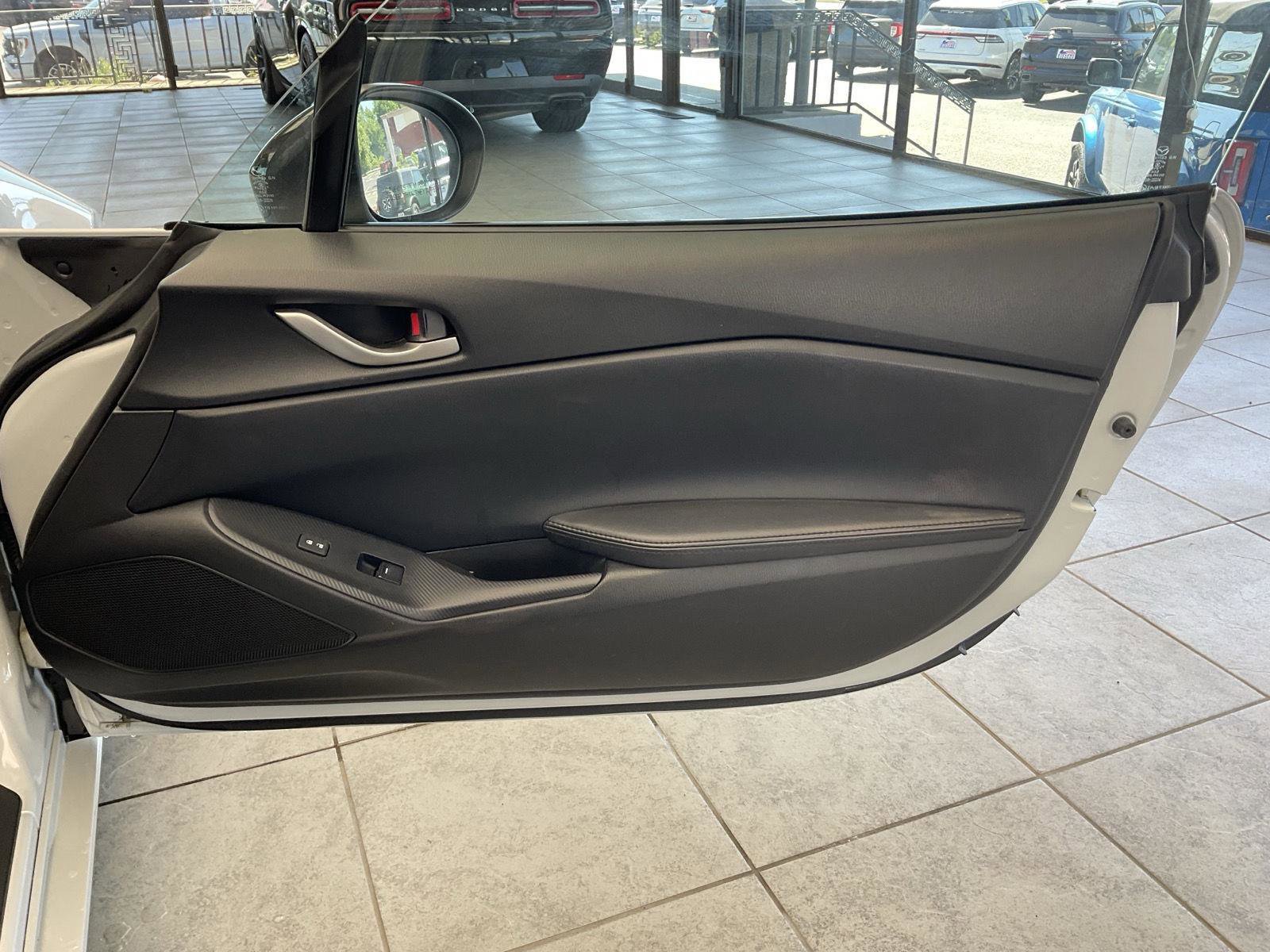 Used 2016 MAZDA MX-5 Miata Sport RWD image 11