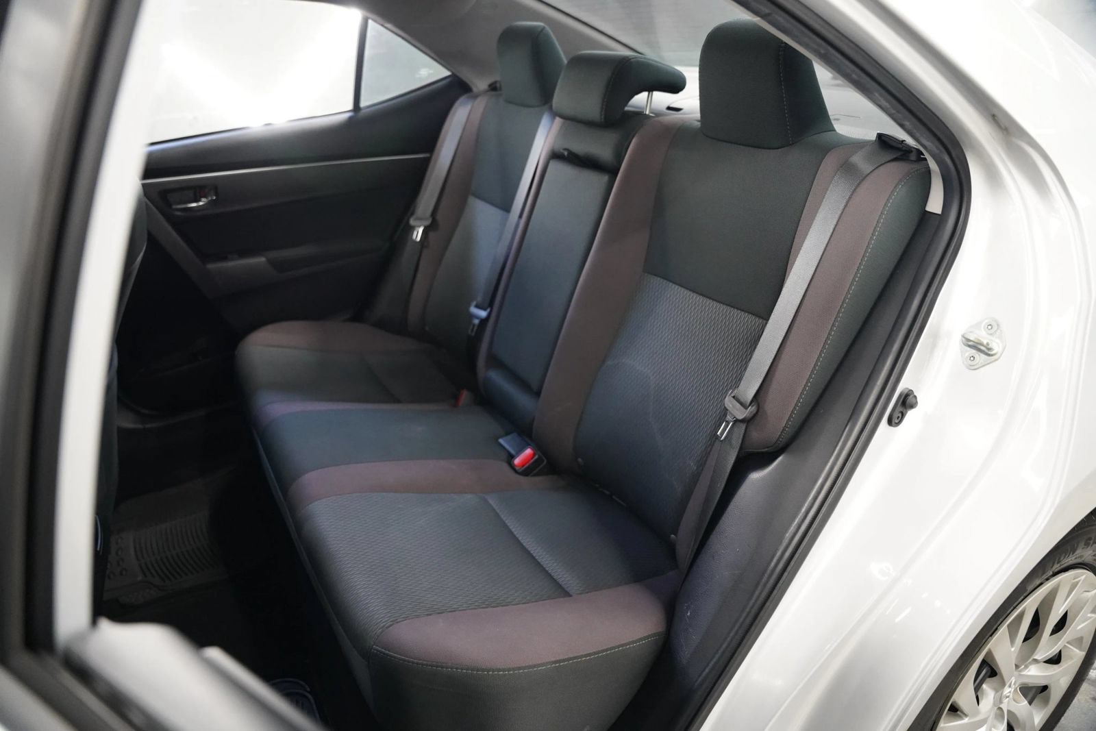 Used 2019 Toyota Corolla LE FWD image 14