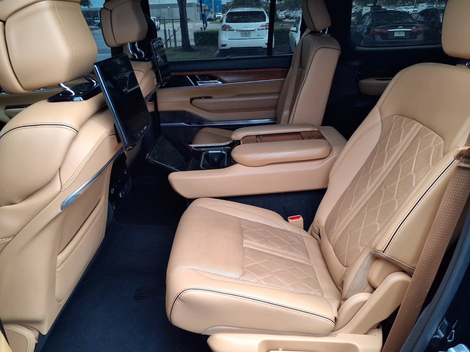 Used 2023 Jeep Grand Wagoneer Series III w/ Rear Seat Video Group 1 AWD/4WD image 10