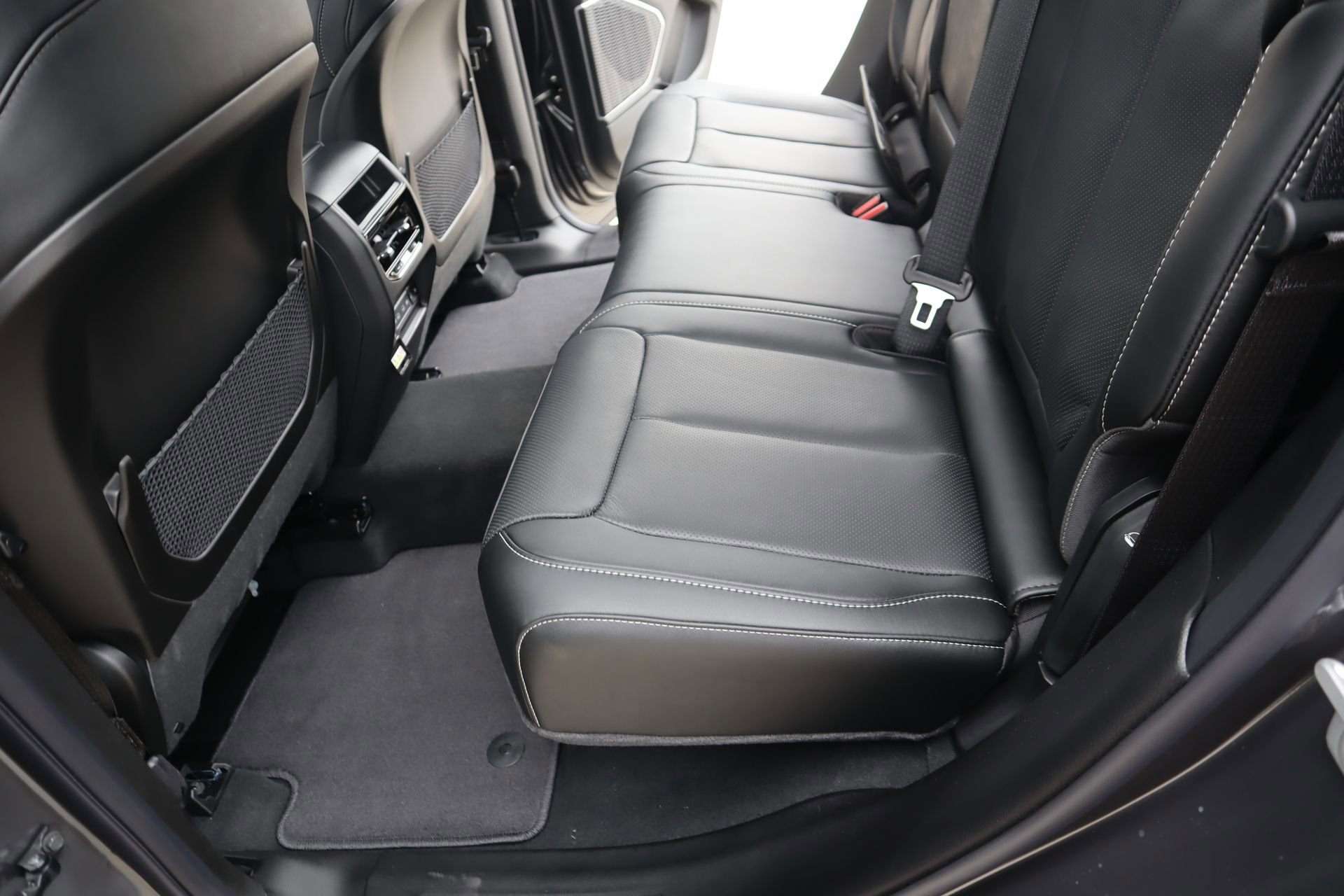 New 2026 Jeep Grand Cherokee Limited Reserve AWD/4WD image 13